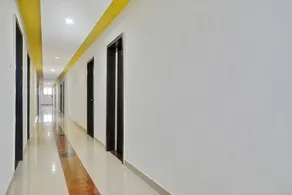 OYO 44975 Hotel Trupti - Image 3