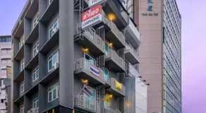 At Hua Lamphong Hotel - Image 5