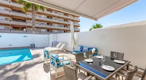 Bungalow with private pool - Image 5