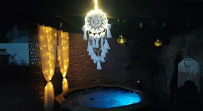 Une Clé Pour Deux - Chambre romantique avec Patio & Spa privatifs - Image 5