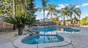 Huge House-Yard-Pool Hot Tub - Image 3