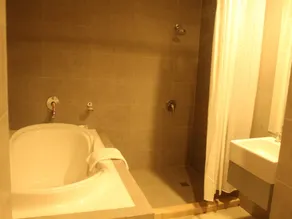 Hotel Royal Suite - Image 5