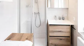Luxury Sedda Bed, Nespresso, Netflix - Image 2