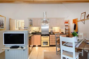 Sansoms Loft Cotswolds Home near Oxford - Image 5