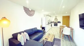 Brand new The Elegant Abode Apartment 2 Bedrooms, 1 Minute walk to shops restaurants cafe supermarket and high street - Image 2