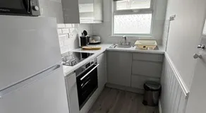 319, Two bed newly refurbished chalet on Sund0wner Holiday Park - Sleeps 5, pet friendly - Includes electricity, bed linen and towels - Entertainment options close by - Image 4