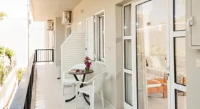 Niriis Hotel - Image 4