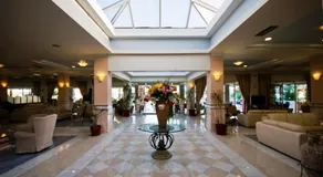 Zorbas Beach Hotel - Image 3