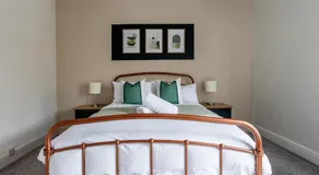 Central Bishop Auckland 2BR Home Walk to Town - Image 2