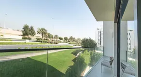 Luxury 3BR with Golf & Lake Views - Image 4
