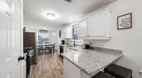 IAH Place: 4 bed, patio-sleeps 8+ - Image 4