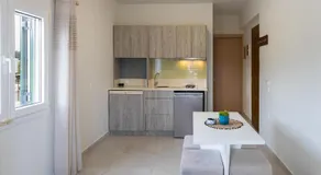 Ippocrates Hotel Apartments & Restaurant - Image 4
