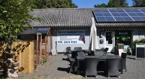 The parrot hotel, live in a rescue animal park - Image 4