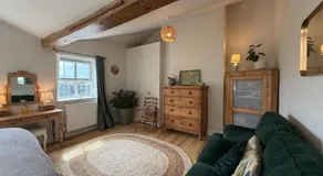 Charming Town House Central Margate - Image 5