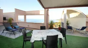 Attico vista mare con terrazza e spa riscaldata - Image 5