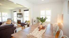 Beachside Getaway Bay Views North Shore VIC Sleeps 12 Free Wifi - Image 3