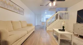 Comfortable Townhome 2BR 1-5BA - Near UF & Shopping Dining - Image 2