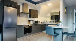 Pier House Luxury Apartment - Image 3