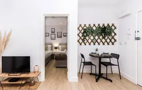 1 Bed Apartment in Aylesbury, by ARP HOMES, Town Centre, Perfect Location for Business & Long Stays - Image 2