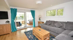 Wildwood Cottage on the river in Wroxham - Image 2
