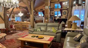 Ferme savoyarde rénovée, authentique et chaleureuse. 150m2, plafonds cathédrales - Image 3