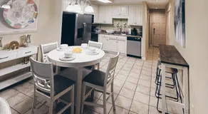 3 Bedroom Townhouse Near SGMC & Downtown Sleeps 10 - Image 2