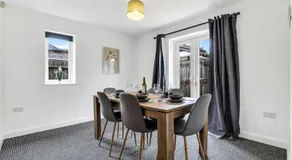 Comfortable 3-Bed Dormer Bungalow Family & Business Friendly - Image 2