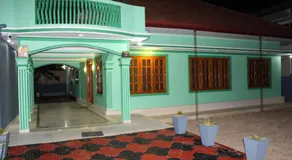 3 AC Bedroom house with free parking - Image 5