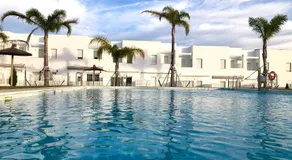 GATU Conil Sunset casa junto el mar con jardín privado, parking gratis y piscina común -Mayores de 21 años y familias - Image 3