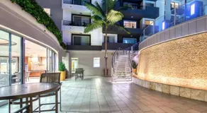 Cozy Unit Conveniently Located Pool View - Image 2
