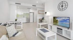 Beautiful Unit with Gym and Pool near Museums - Image 2