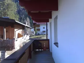 Apartamento vacacional apta para familias con jardín | Vistas al lago | Junto al esquí - Image 4
