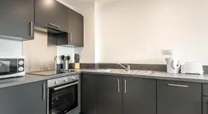Modern 1 Bedroom Apartment in Central Wakefield - Image 5
