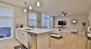 *New* XquisiteMidCenturyM0d~ Condo *OTR* w/Parking - Image 2