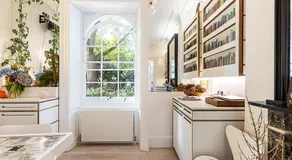 Listed Georgian Home with Contemporary Architecture - Image 2