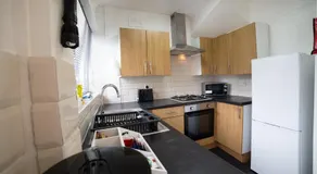 3 Bed Pet Friendly Home, With BBQ - Image 4