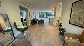 Lovely large modern home in private wooded estate - Image 5