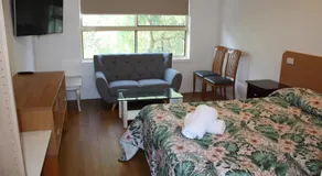 Coburg Motor Inn - Image 2
