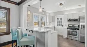 Garden Apt, Majestic MPLS Duplex - Image 5