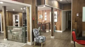 7 Day's Hotel - Image 5