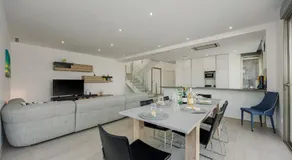 Modern ny villa med privat uppvärmd pool - Image 2