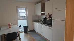 Bright apartment, private parking - Image 3