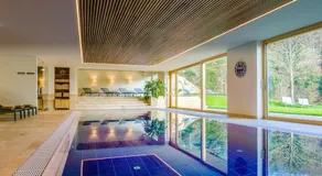 Design-Chalet mit Teilseeblick, Pool, Spa & Restaurant - Image 3