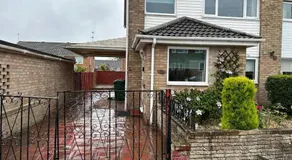 Tennyson House - Cul De Sac 3 Bedroom House for Families, Business Travellers, Contractors, Free Parking & Wifi, Nice Garden, fully furnished - Image 5