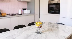 Luxury Victorian 5 bedroom apartment by Lady road apartments - Image 2