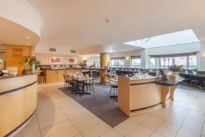 The Beach Hotel - Image 5