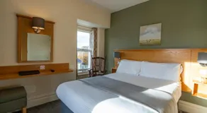Castle Court Pub & Rooms - Image 2