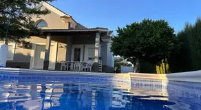 Chalet Californiano con Piscina - Image 4