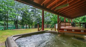 Lakeside Getaway with Hot Tub - Image 4