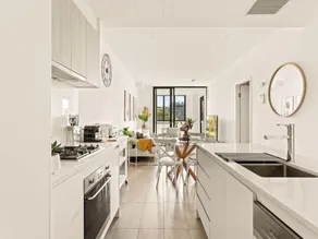 Coastal 2-Bed Apartment near Beach - Image 3